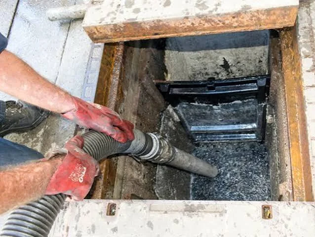 serviço de limpeza de caixa de gordura